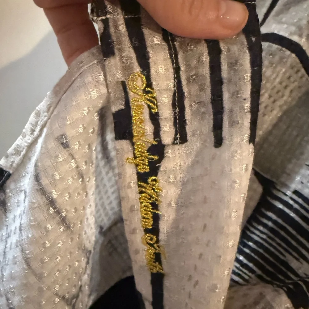 Robert Graham Abstract Black and White Shirt with Vibrant Lion Design - Picture 7 of 12